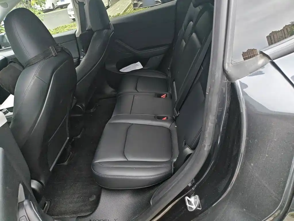 Tesla Model Y — фото 13