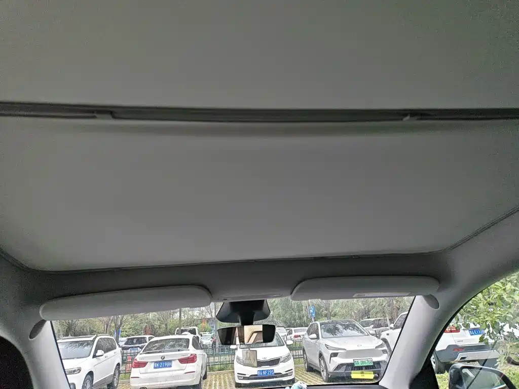 Tesla Model Y — фото 14