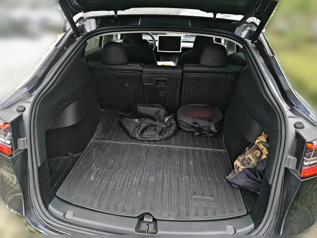 Tesla Model Y — фото 15