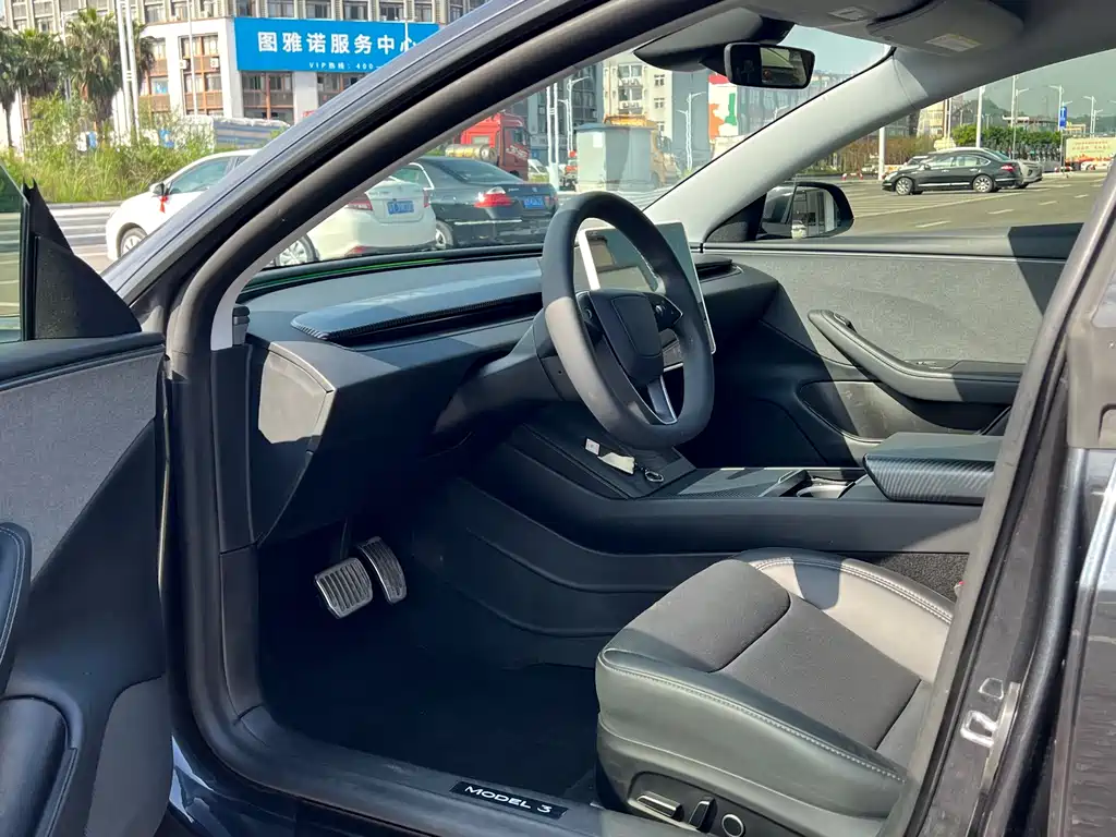 Tesla Model 3 — фото 8