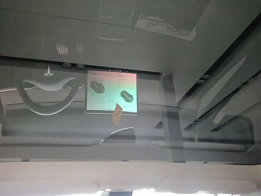 Tesla Model Y — фото 18