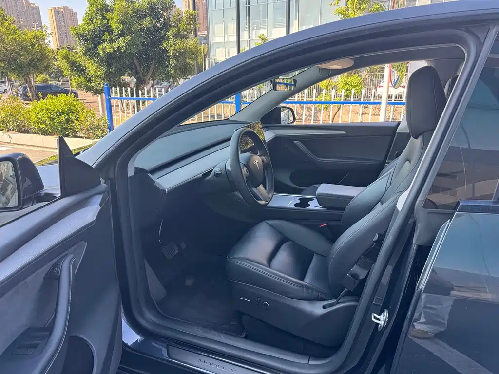 Tesla Model Y — фото 7
