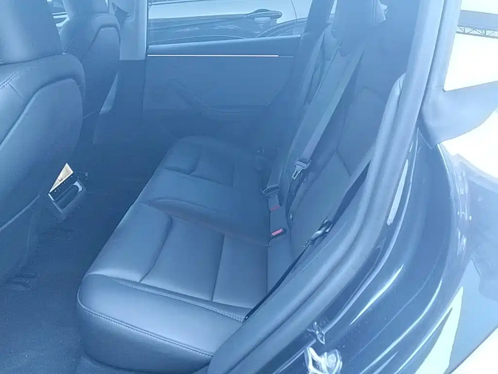 Tesla Model 3 — фото 17