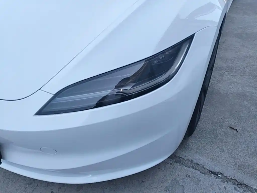 Tesla Model 3 — фото 24