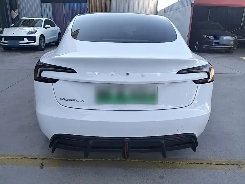 Tesla Model 3 — фото 6