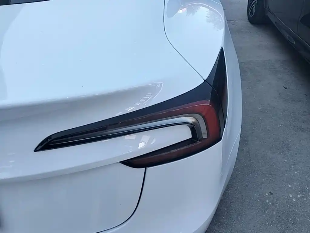 Tesla Model 3 — фото 8