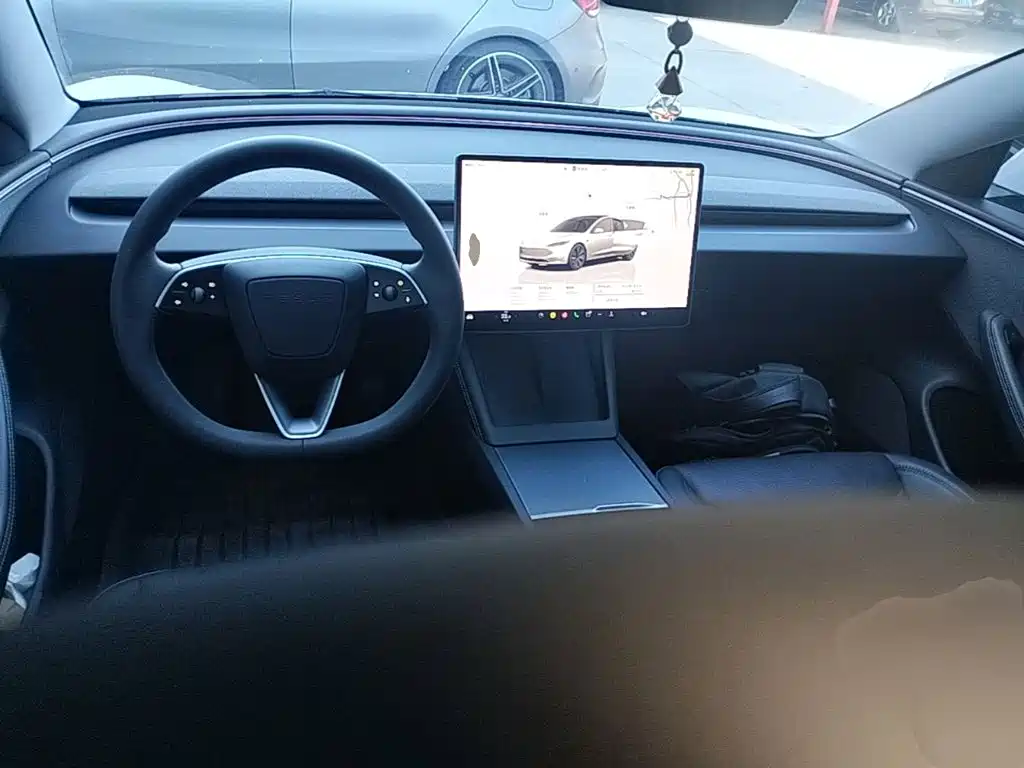 Tesla Model 3 — фото 10