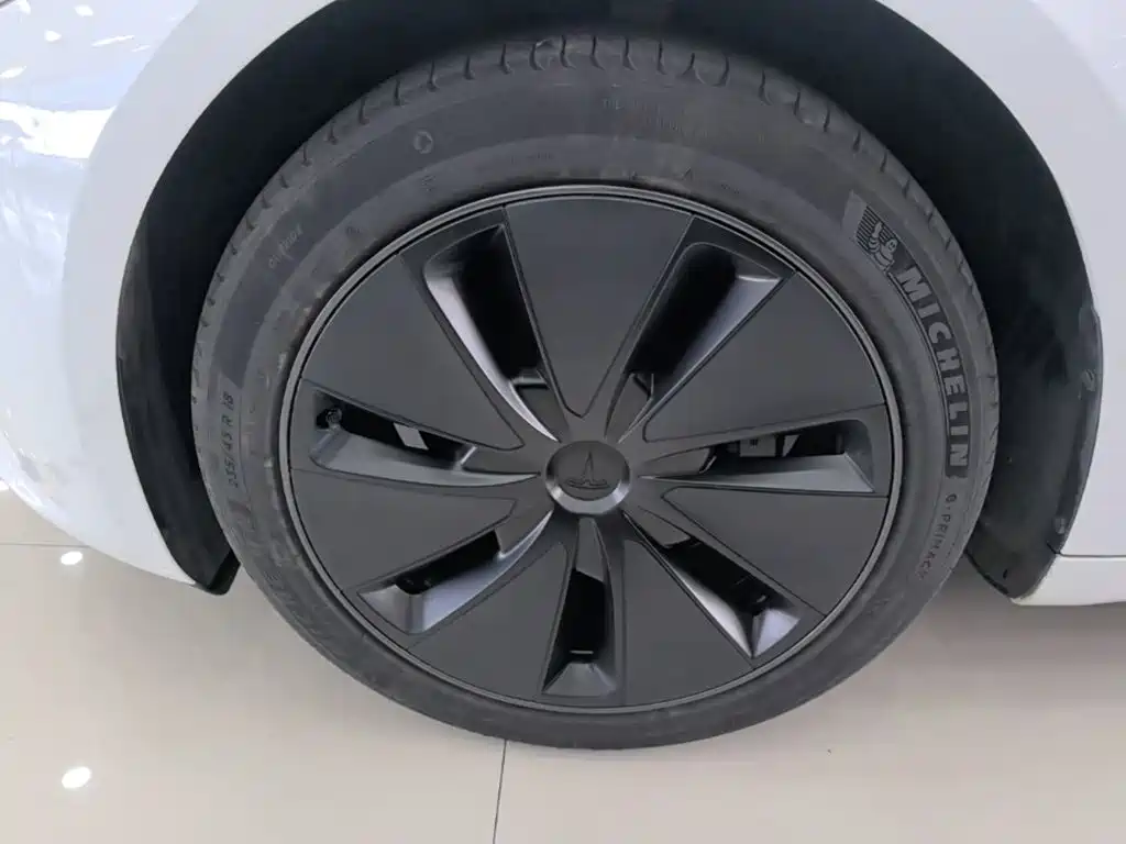 Tesla Model 3 — фото 23