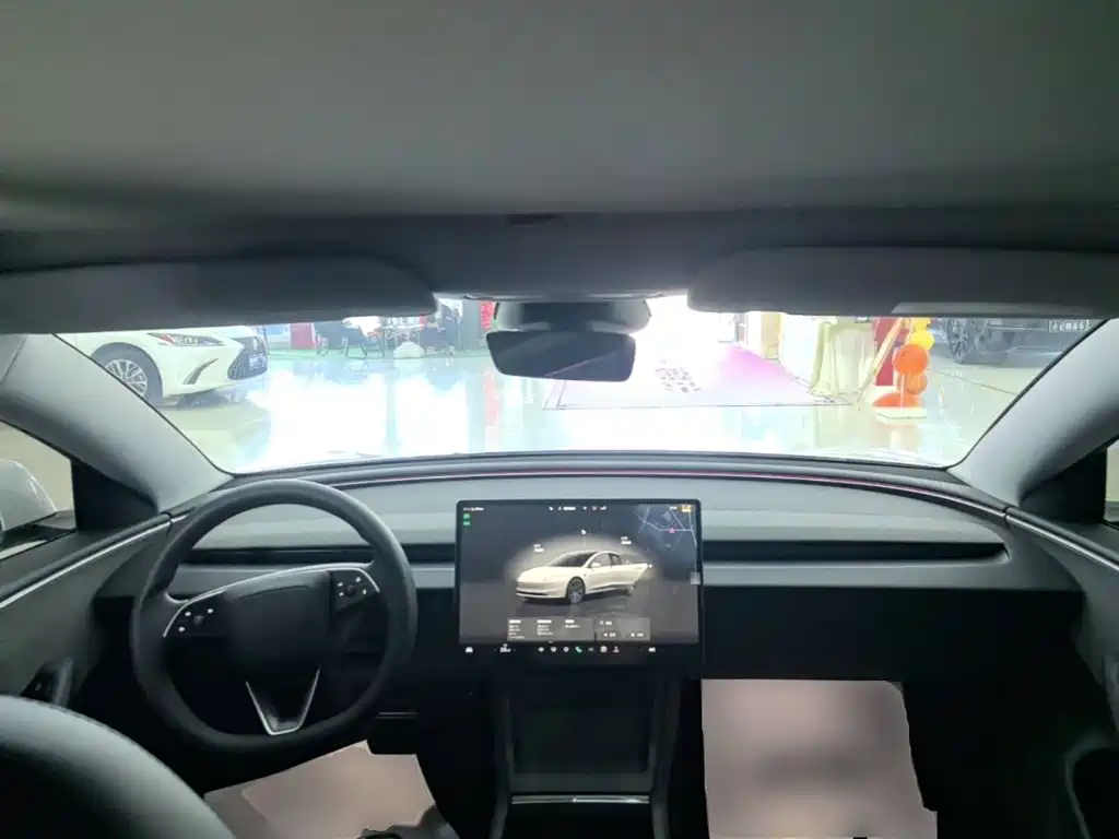 Tesla Model 3 — фото 10