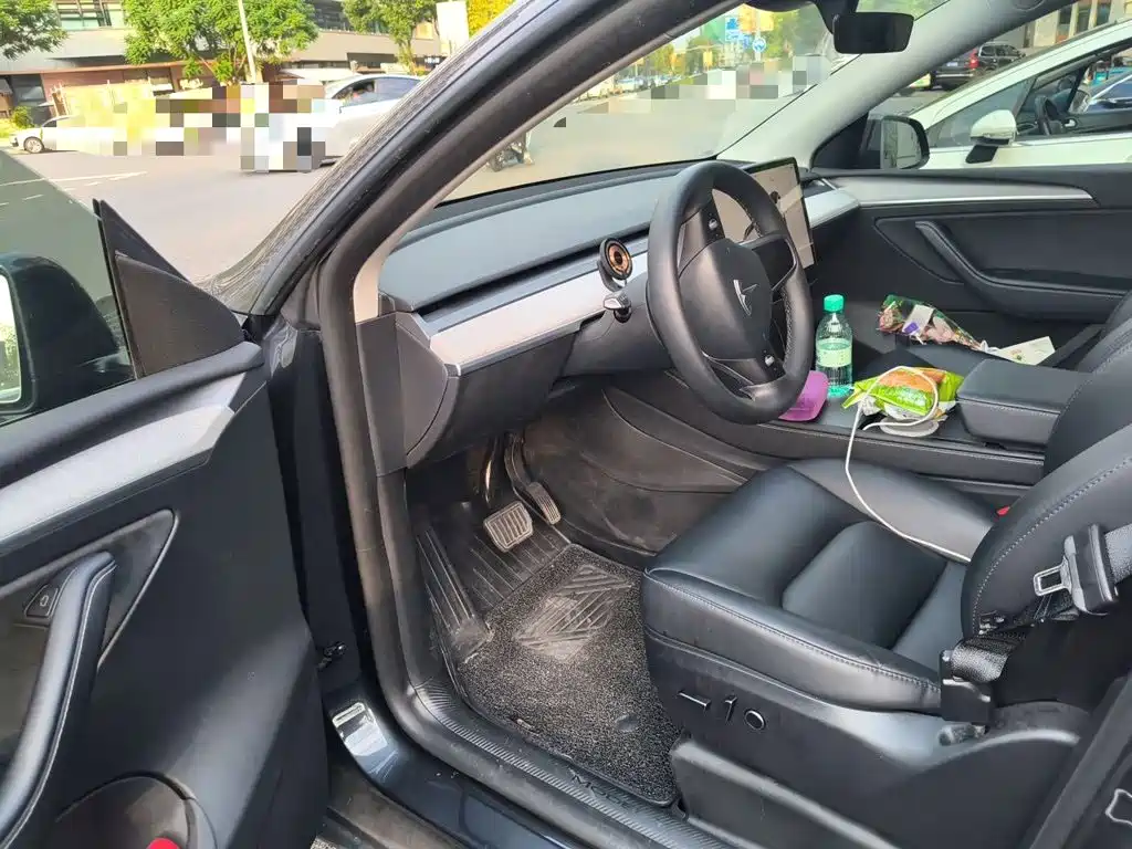 Tesla Model Y — фото 17