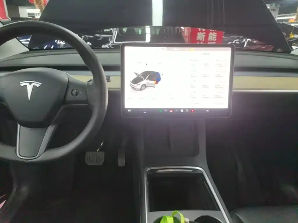 Tesla Model Y — фото 13