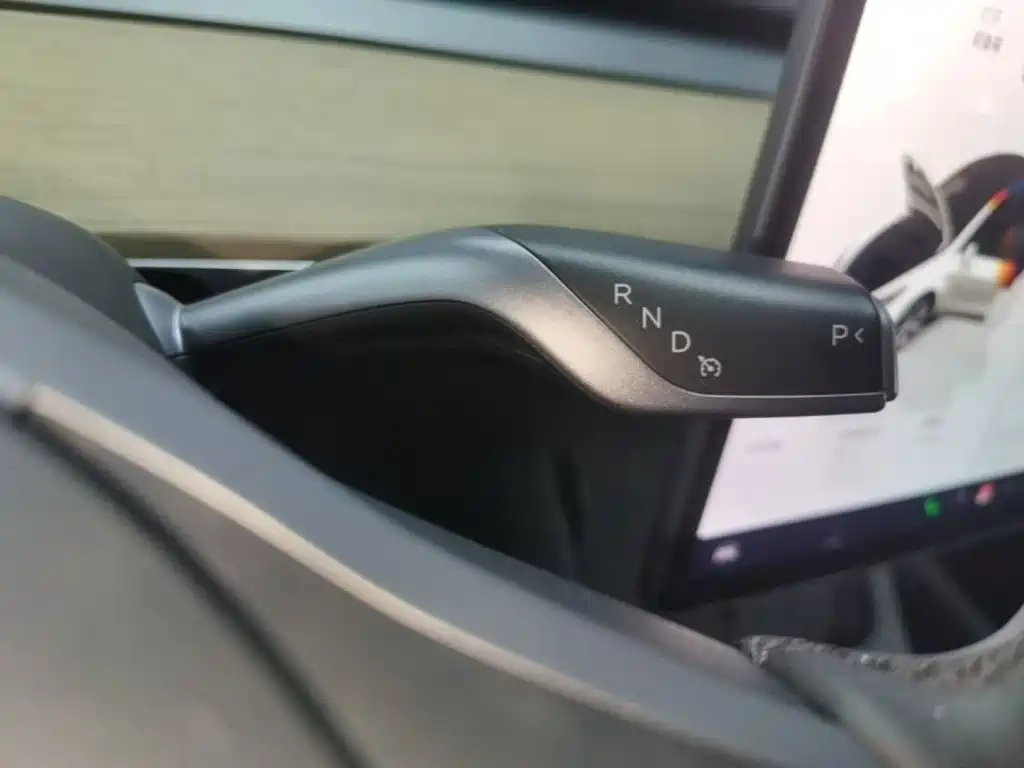 Tesla Model Y — фото 14
