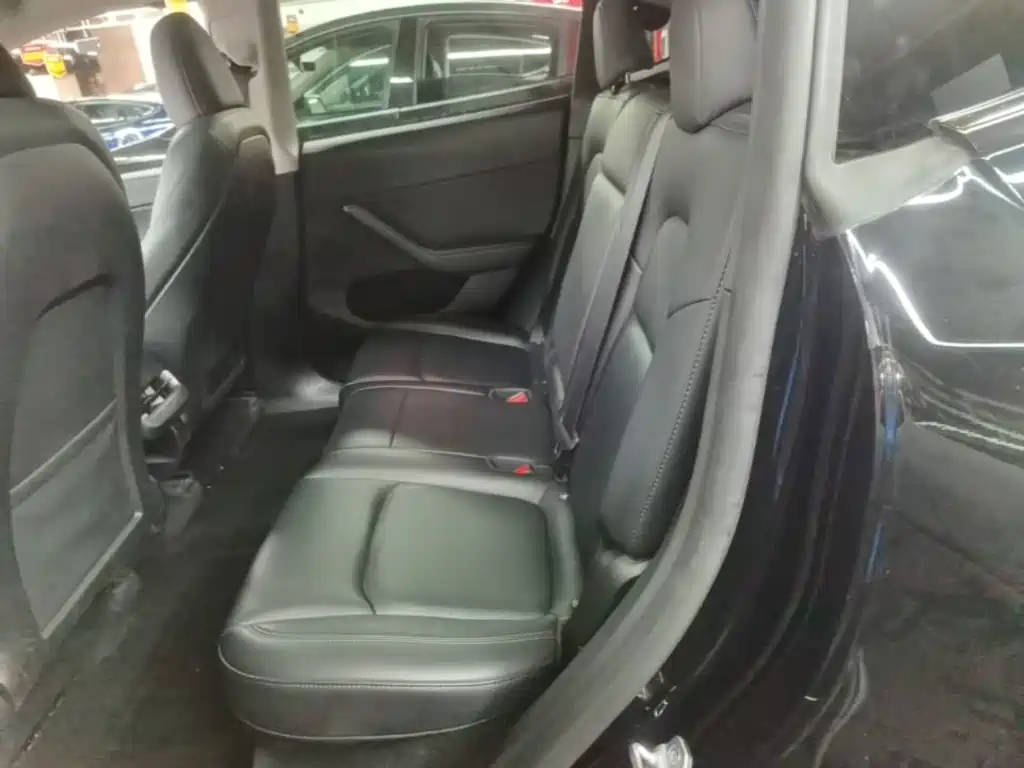 Tesla Model Y — фото 17