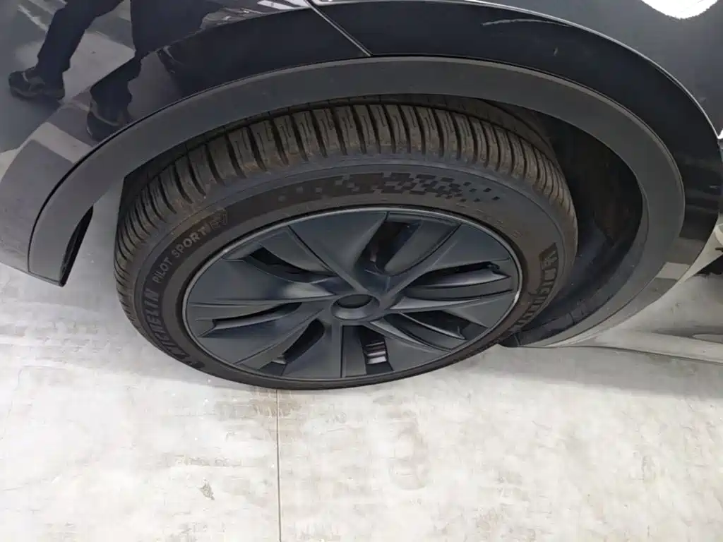 Tesla Model Y — фото 23