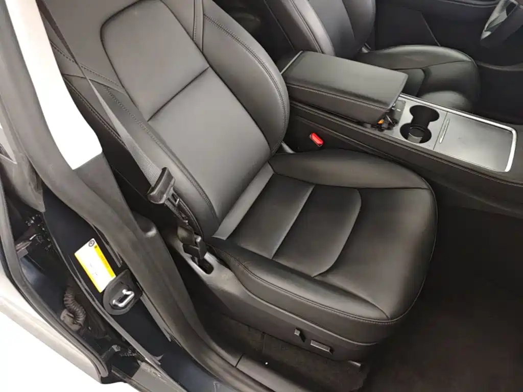 Tesla Model Y — фото 25