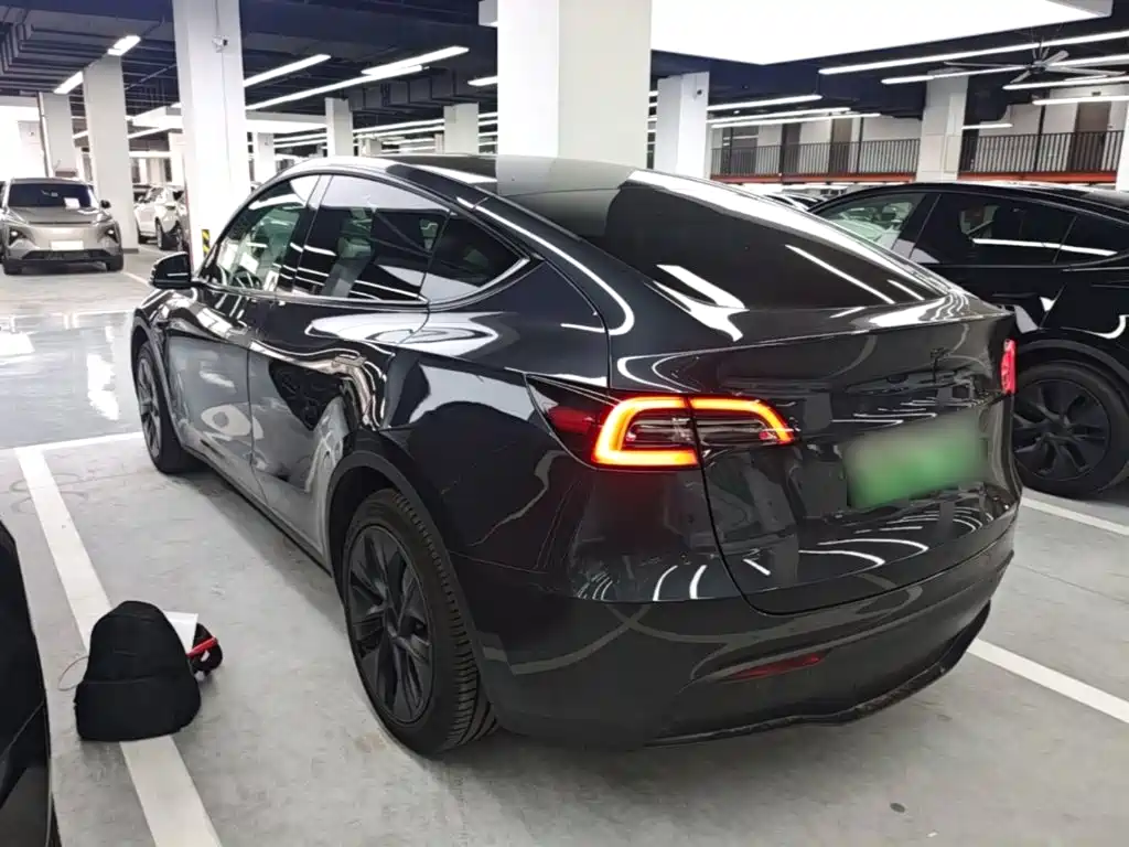 Tesla Model Y — фото 5