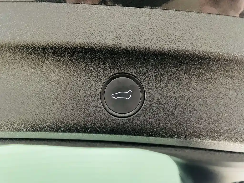 Tesla Model Y — фото 13