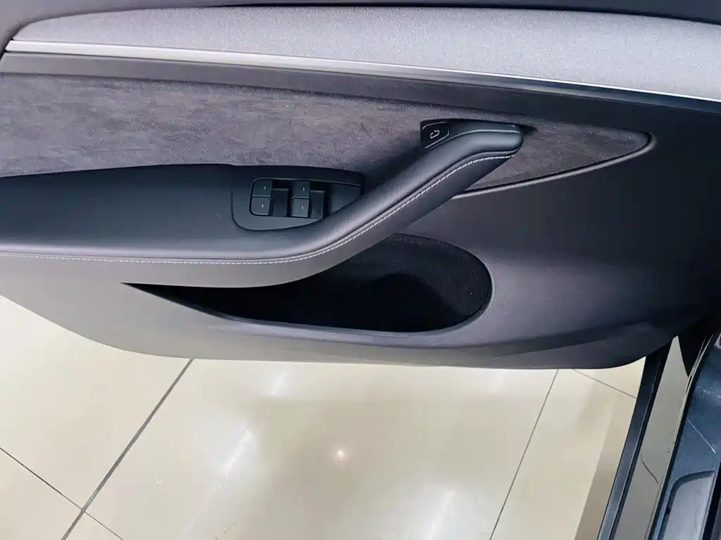 Tesla Model Y — фото 18