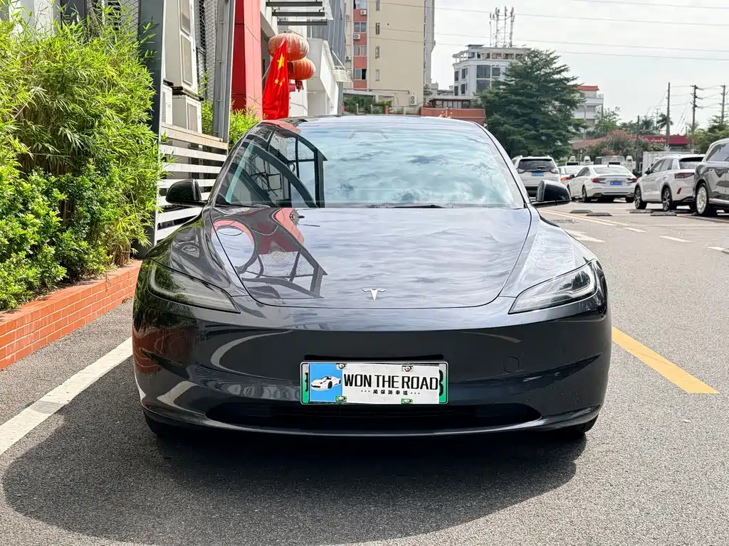 Tesla Model 3 — фото 2
