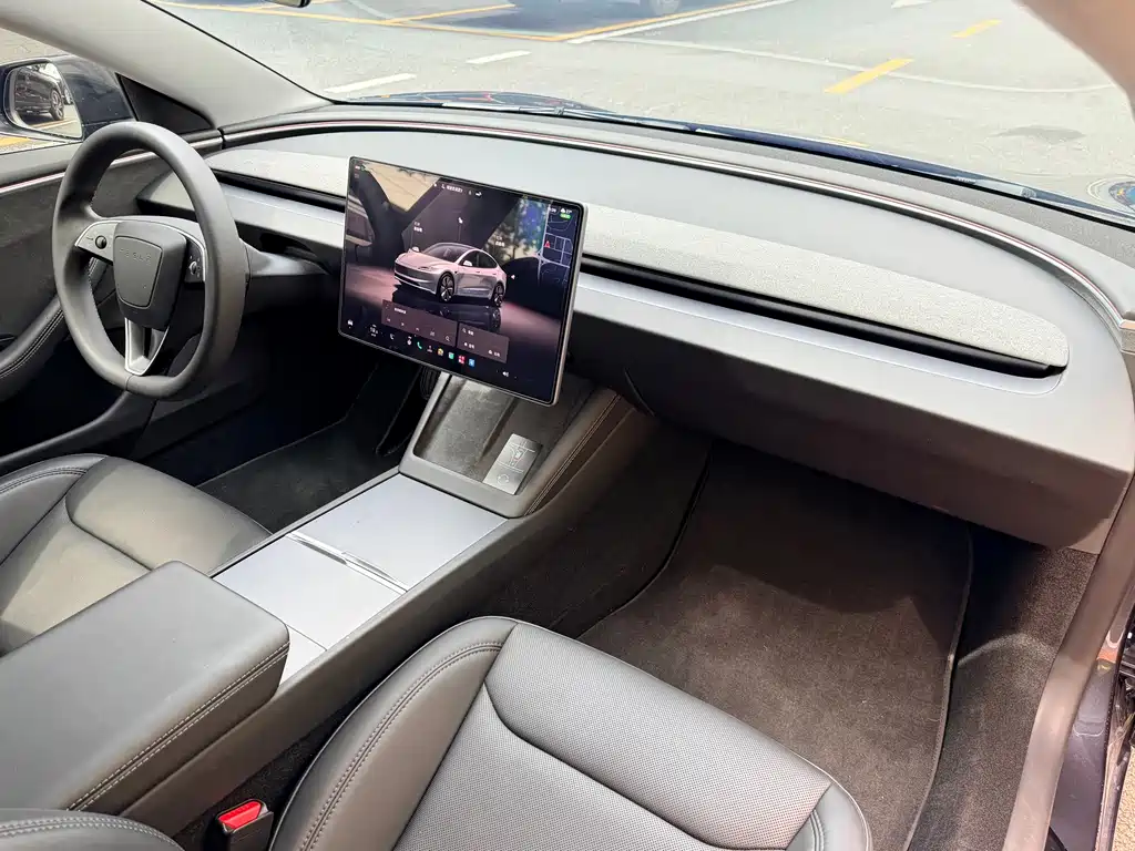 Tesla Model 3 — фото 11