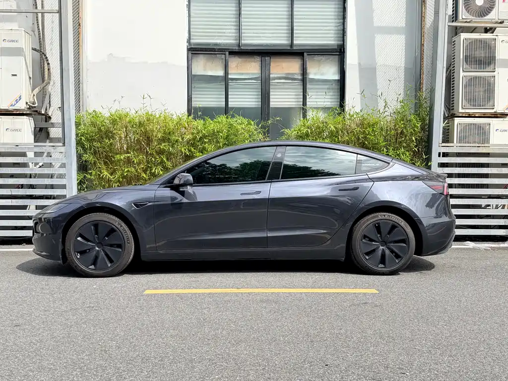 Tesla Model 3 — фото 3