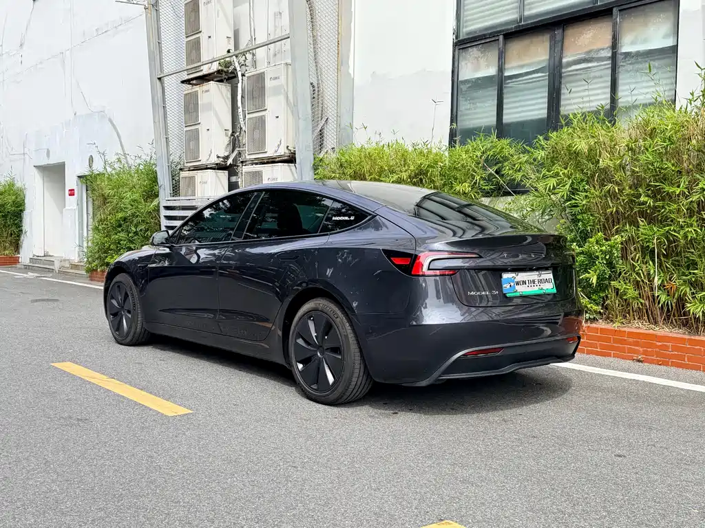Tesla Model 3 — фото 4