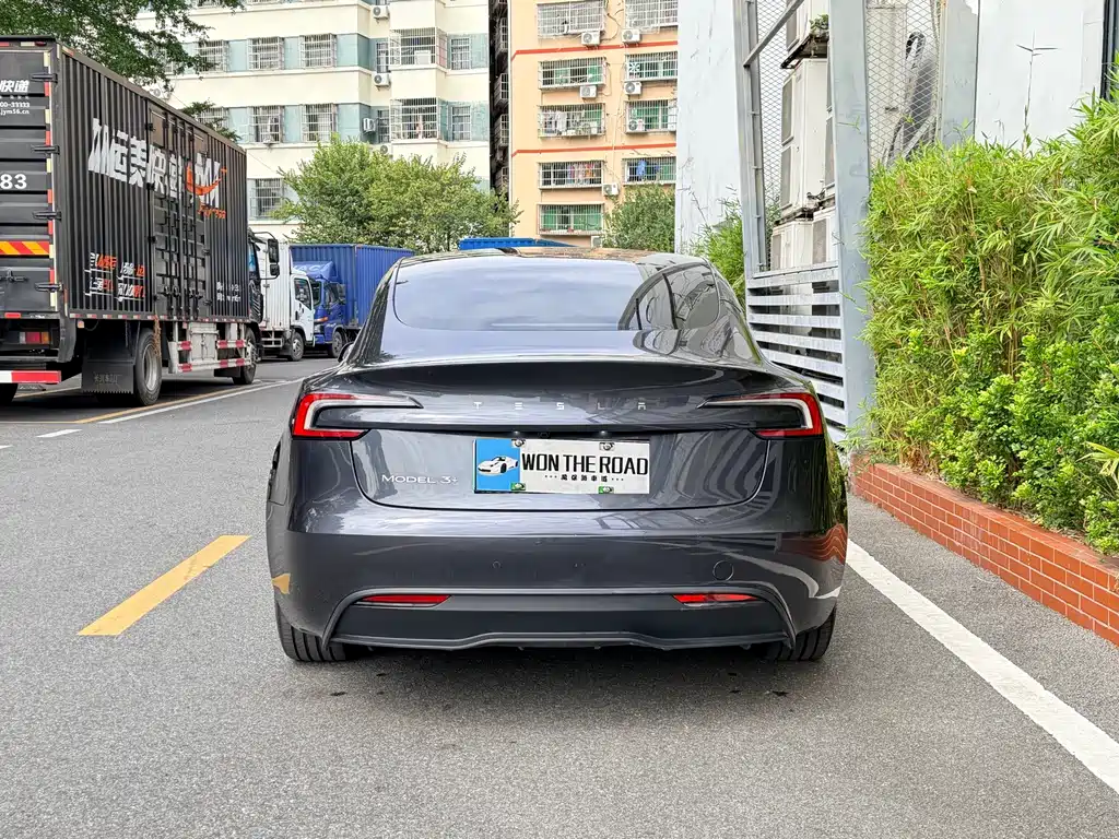 Tesla Model 3 — фото 5