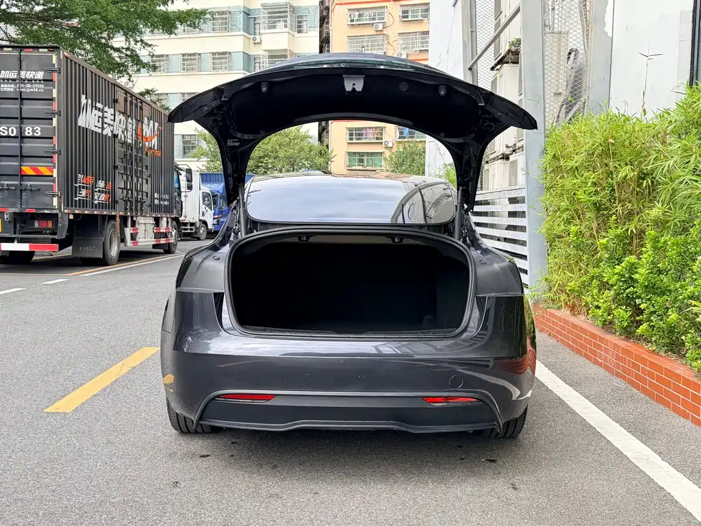 Tesla Model 3 — фото 6