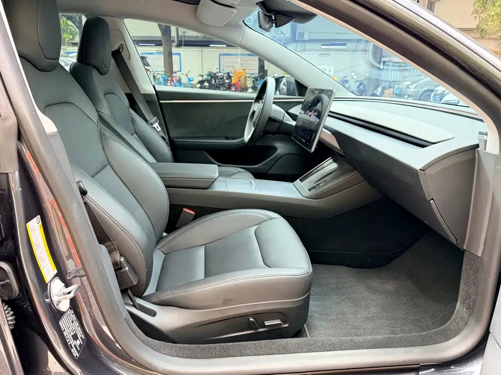Tesla Model 3 — фото 9
