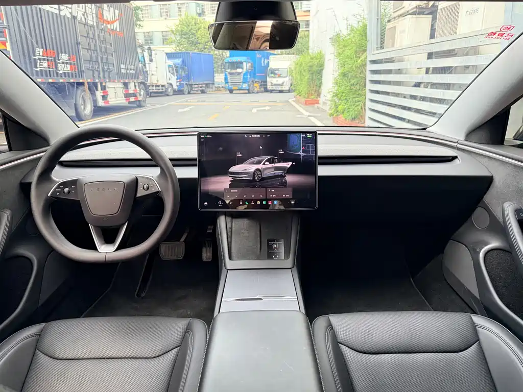 Tesla Model 3 — фото 10