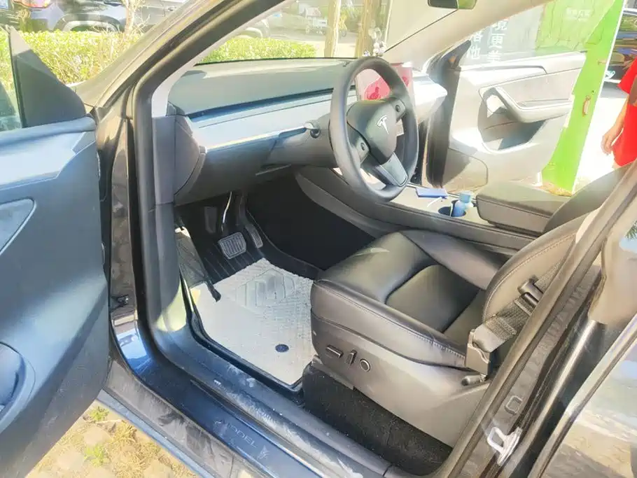 Tesla Model Y — фото 9