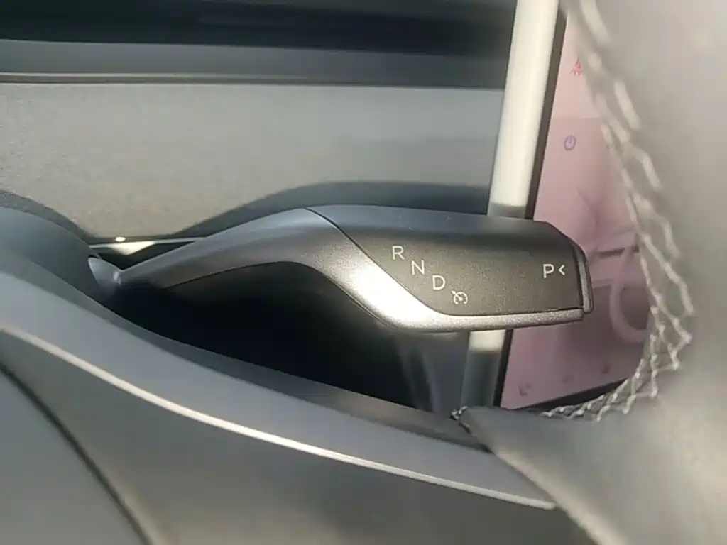Tesla Model Y — фото 14