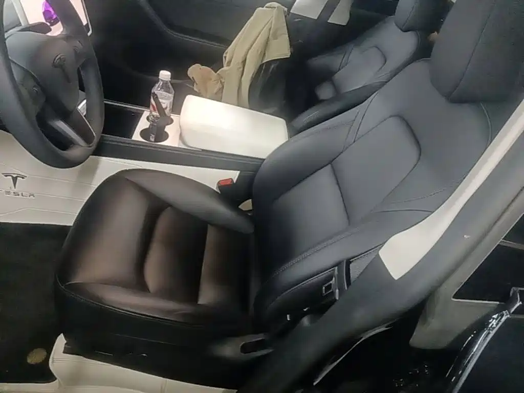 Tesla Model Y — фото 15
