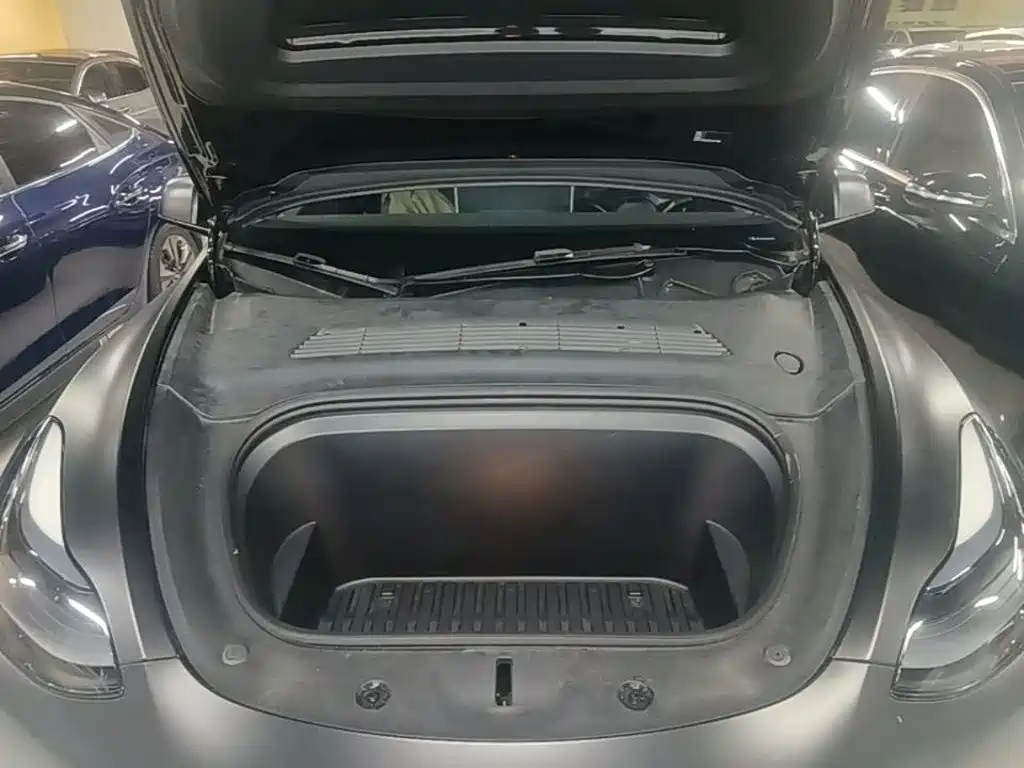 Tesla Model Y — фото 20