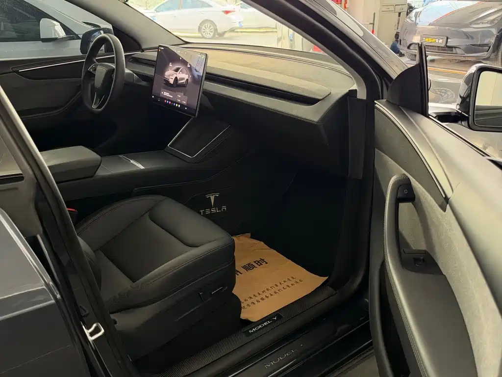 Tesla Model Y — фото 5