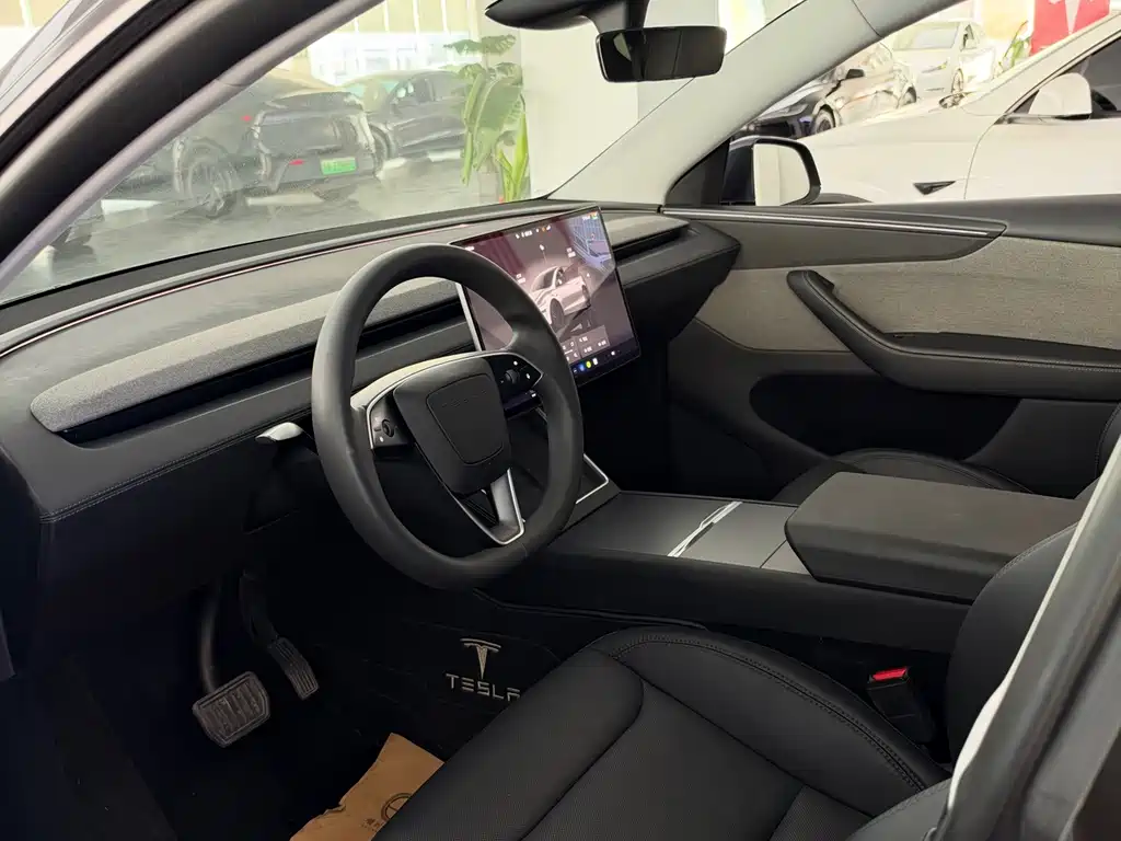 Tesla Model Y — фото 7