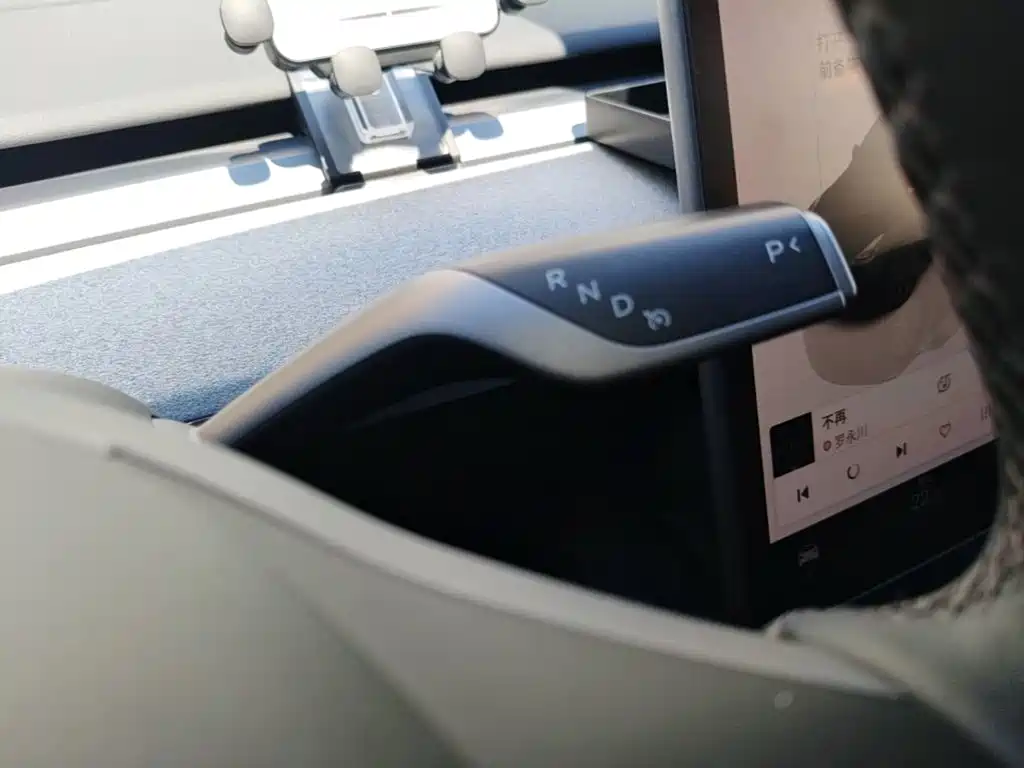 Tesla Model Y — фото 14