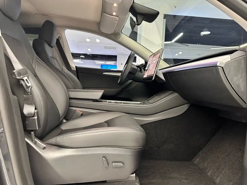 Tesla Model Y — фото 15