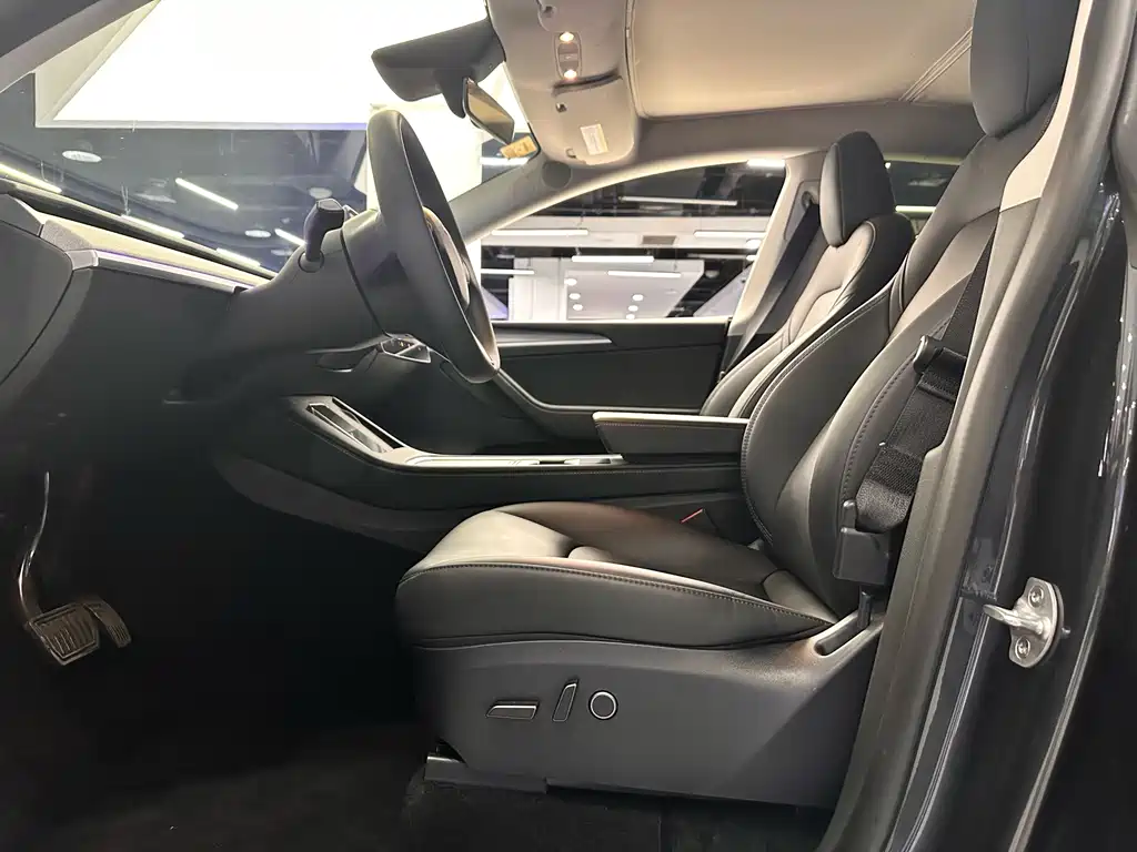 Tesla Model Y — фото 5