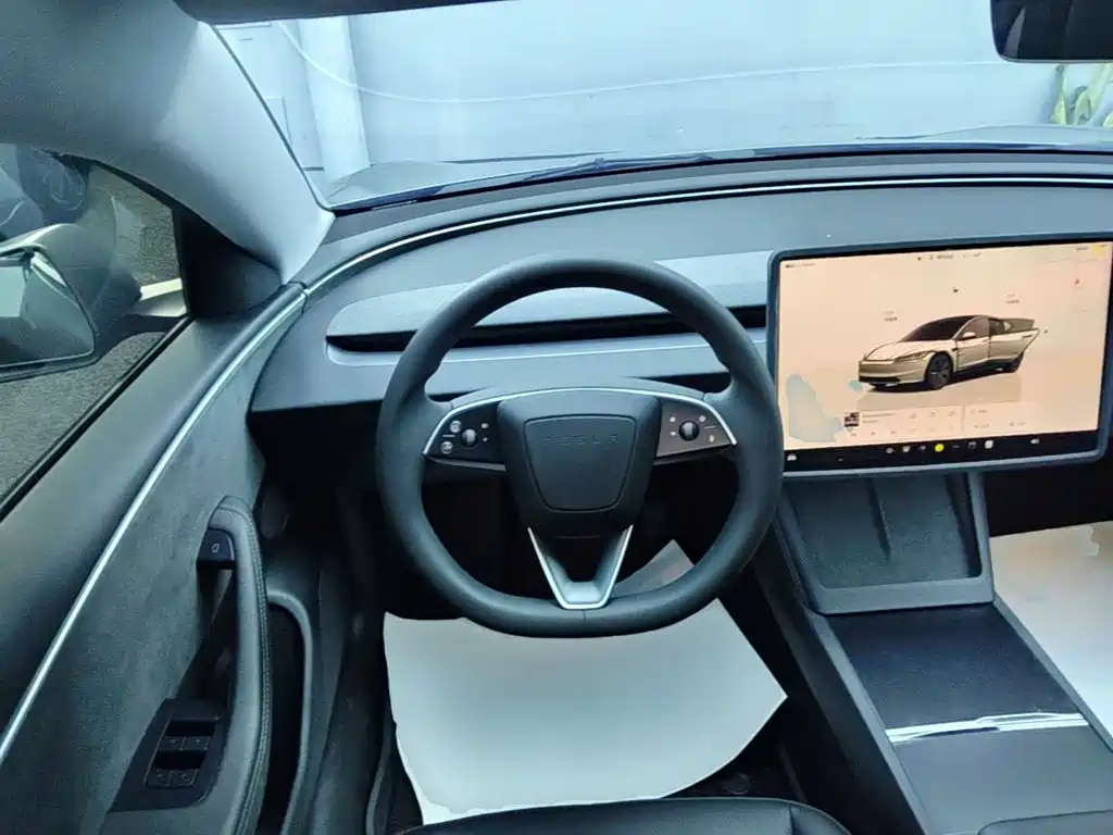 Tesla Model 3 — фото 11