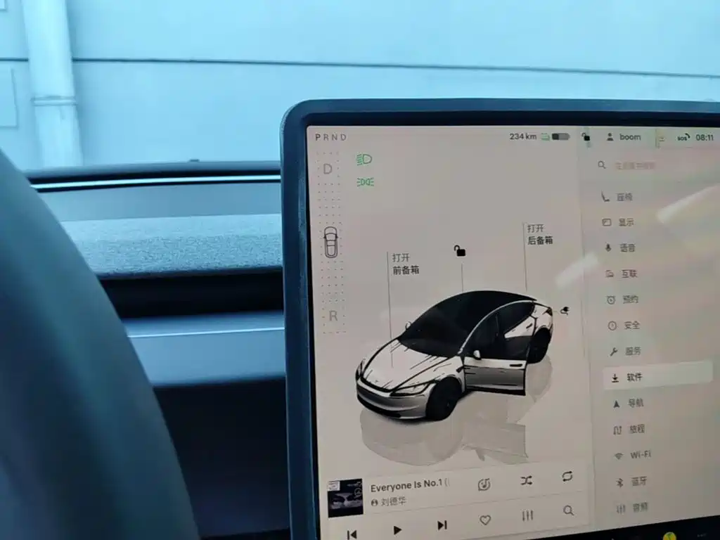 Tesla Model 3 — фото 14