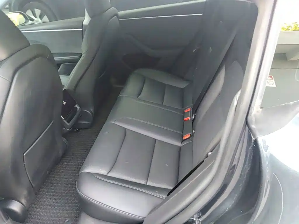Tesla Model 3 — фото 17