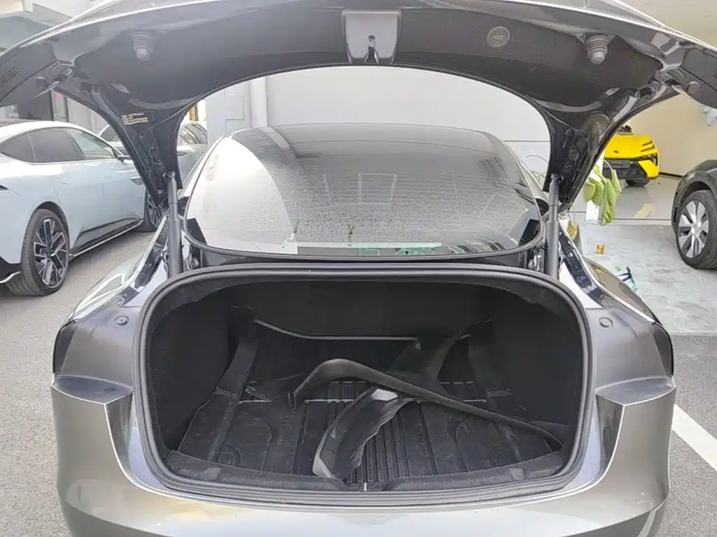 Tesla Model 3 — фото 19