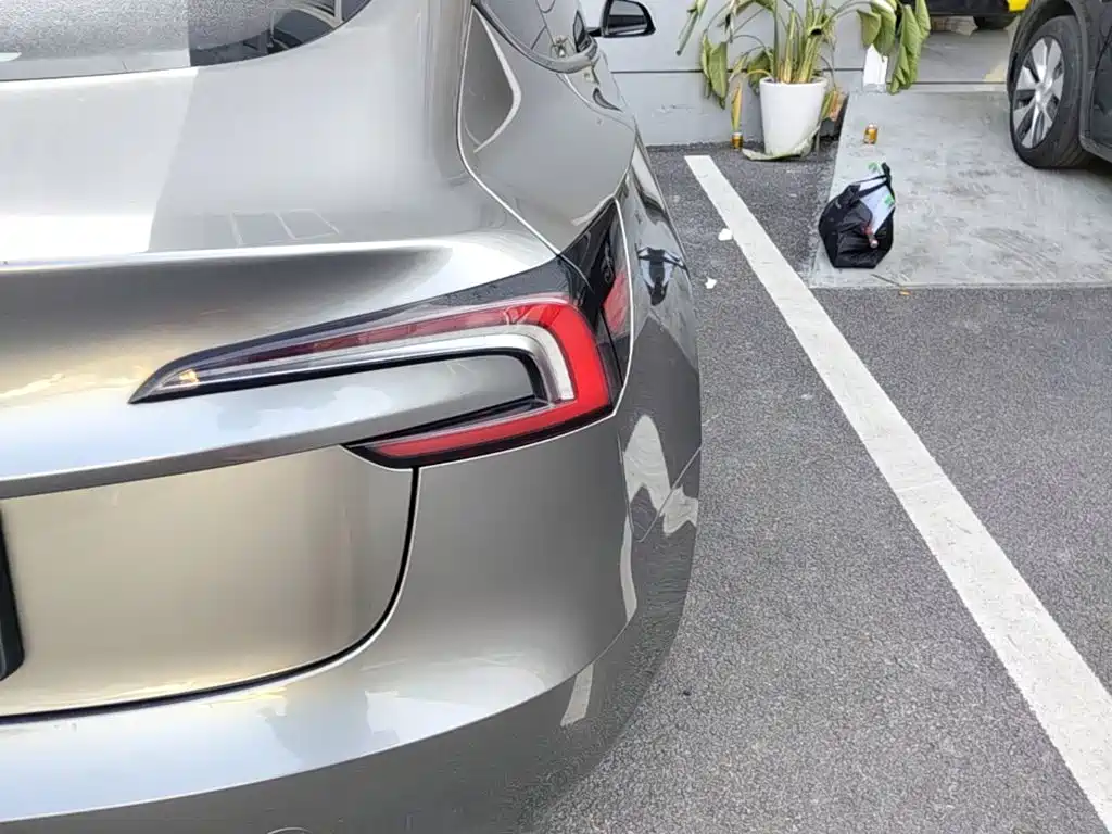 Tesla Model 3 — фото 8