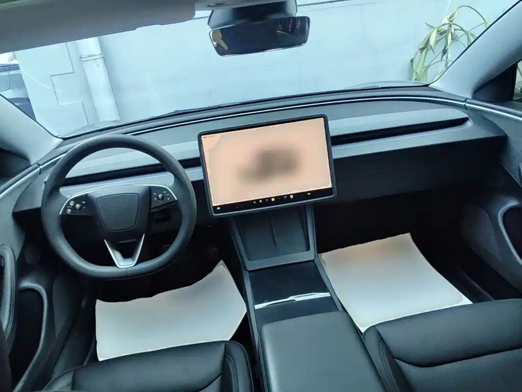 Tesla Model 3 — фото 10