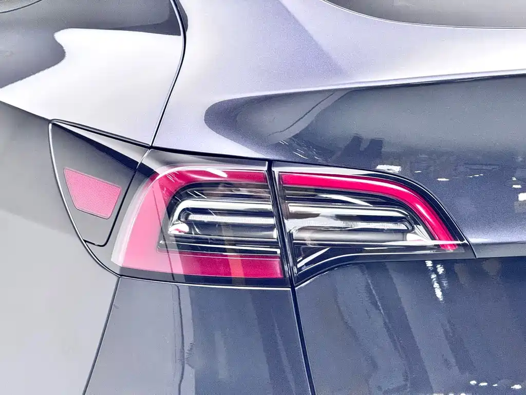 Tesla Model Y — фото 18