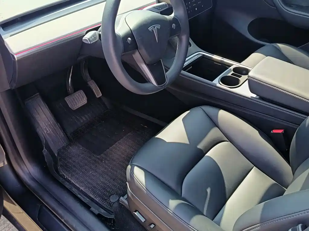 Tesla Model Y — фото 4