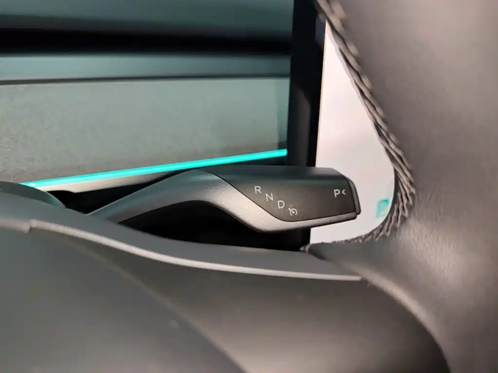 Tesla Model Y — фото 14