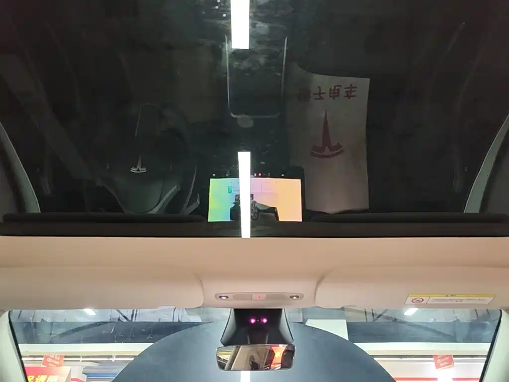 Tesla Model Y — фото 18