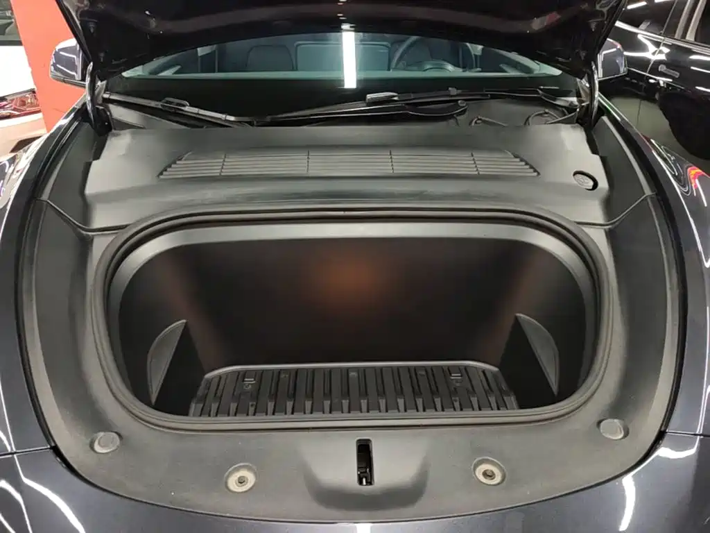 Tesla Model Y — фото 20